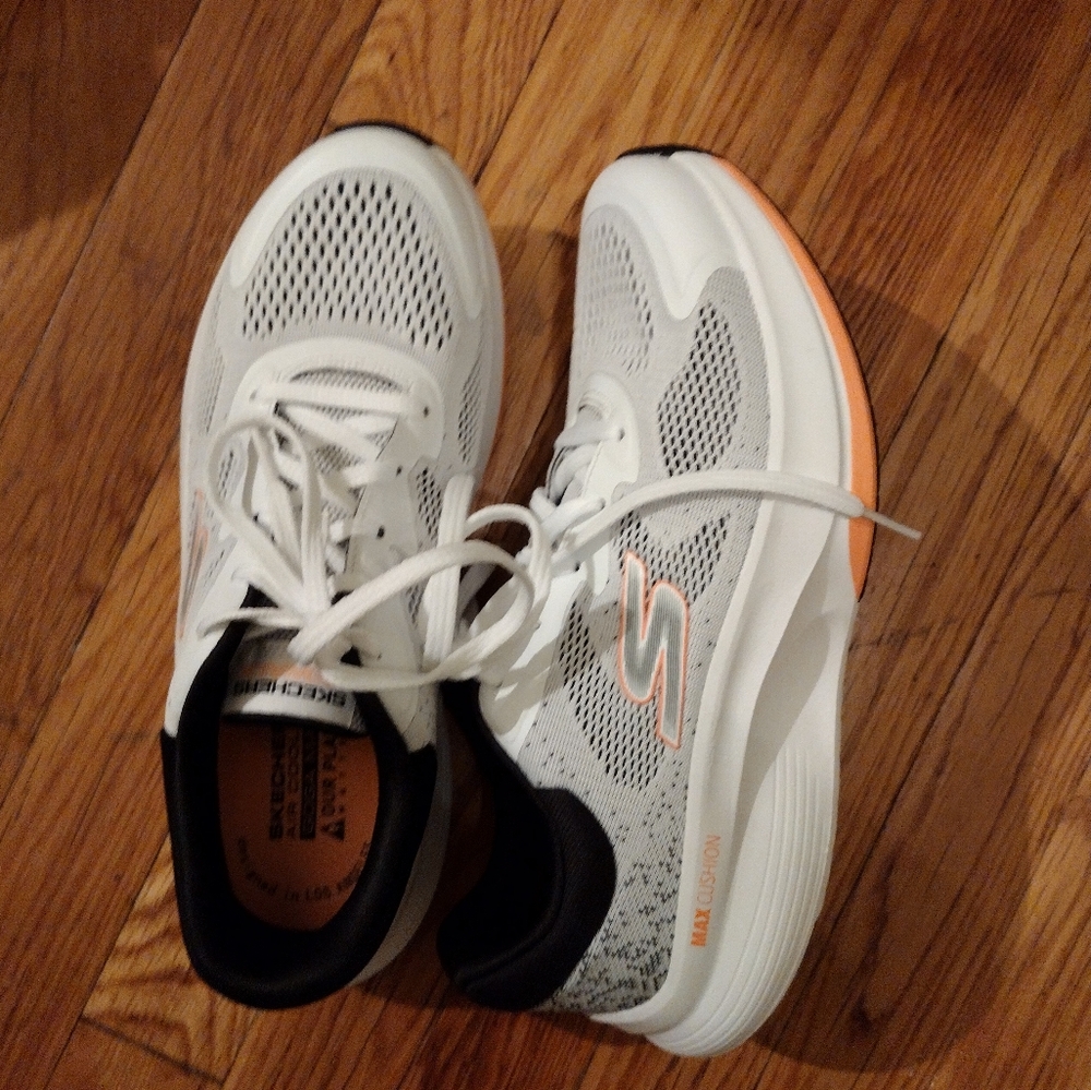 Sketchers sneakers